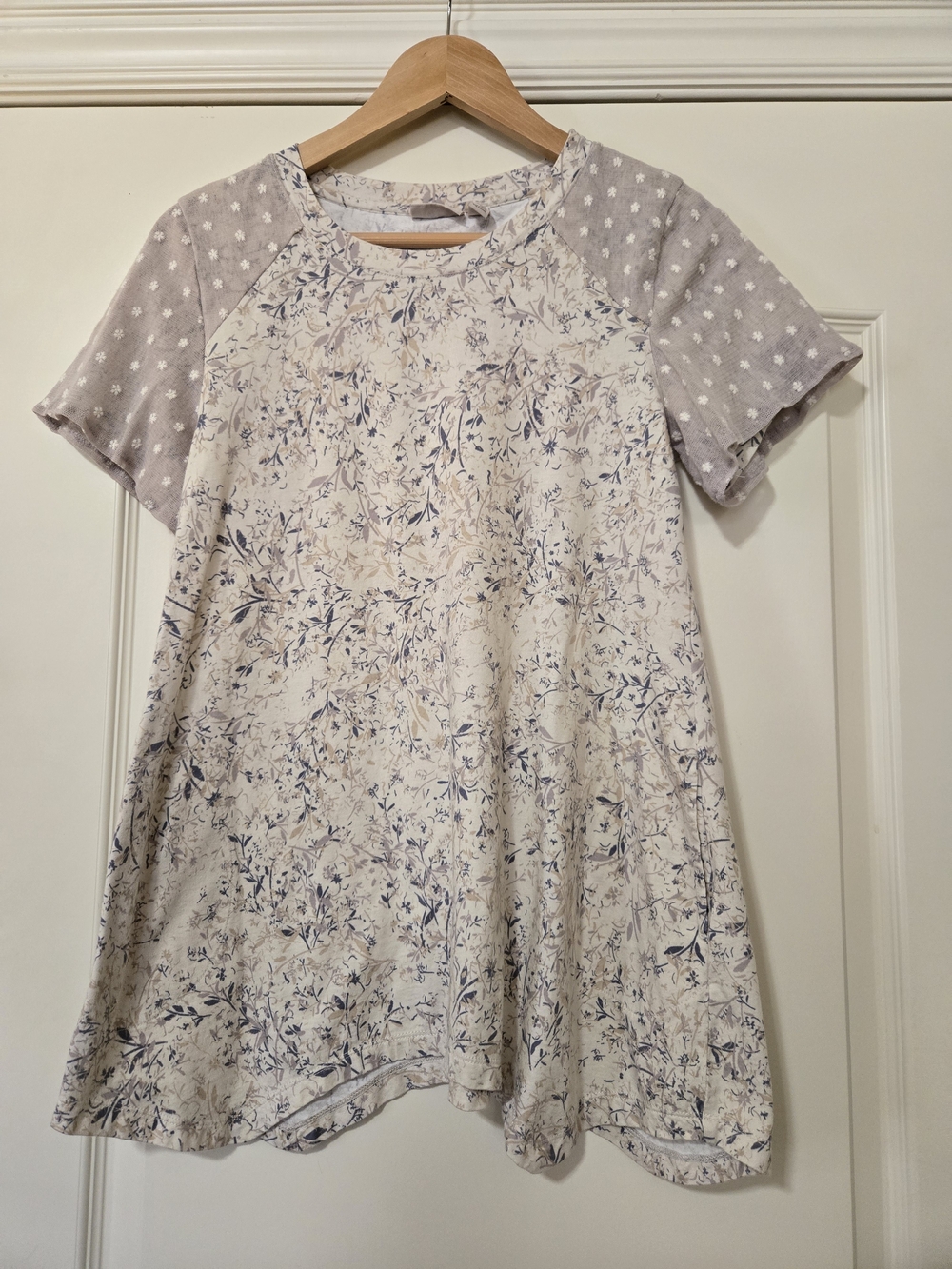 LOGO by Lori Goldstein Cream Floral Swing Top with Lavender Dot Raglan Sleeves